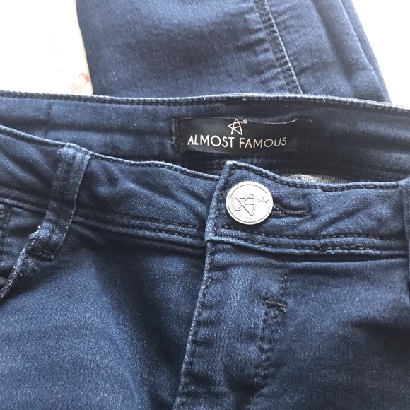 Women's Almost Famous Jeans Size 5 Stretchy - Picture 2 of 5
